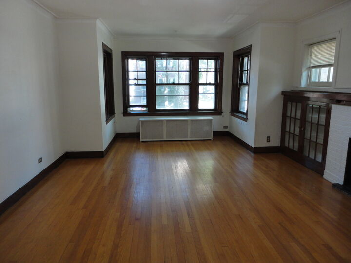 Property Photo:  5700 N Artesian Avenue 1S  IL 60659 