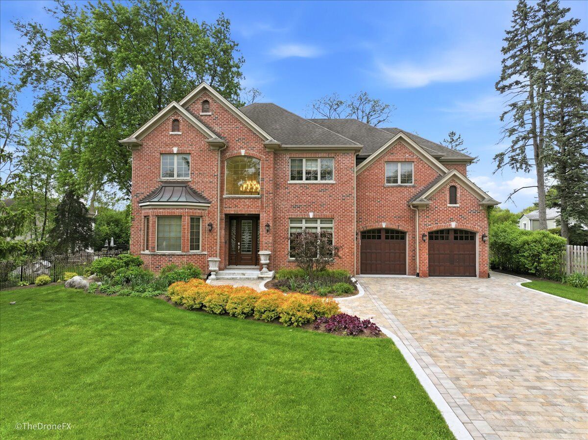 Property Photo: 540 N Columbine Avenue IL 60148
