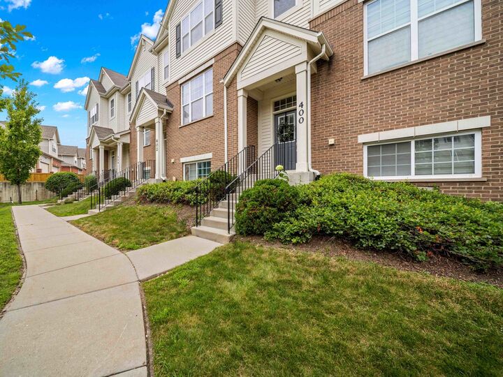 Property Photo: 400 Concord Court IL 60053