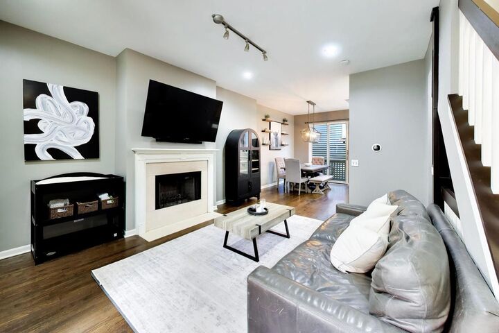 Property Photo: 1733 W Crystal Street B IL 60622