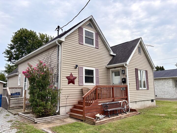 Property Photo:  302 N Emma Street  IL 62822 