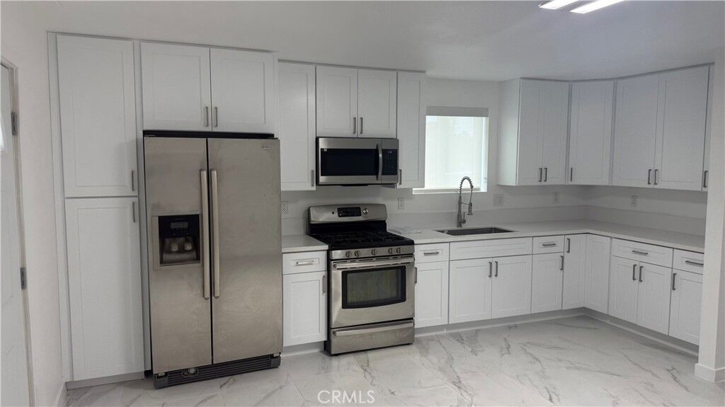Property Photo:  1155 E 81st Street A  CA 90001 