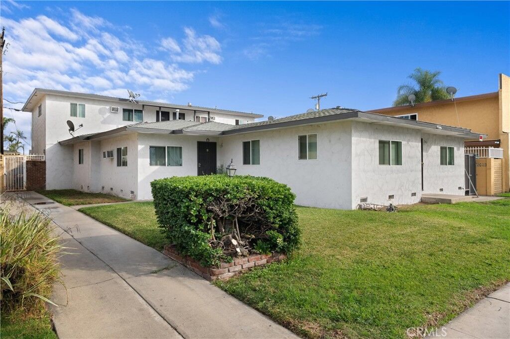 Property Photo:  1110 N East  CA 92805 