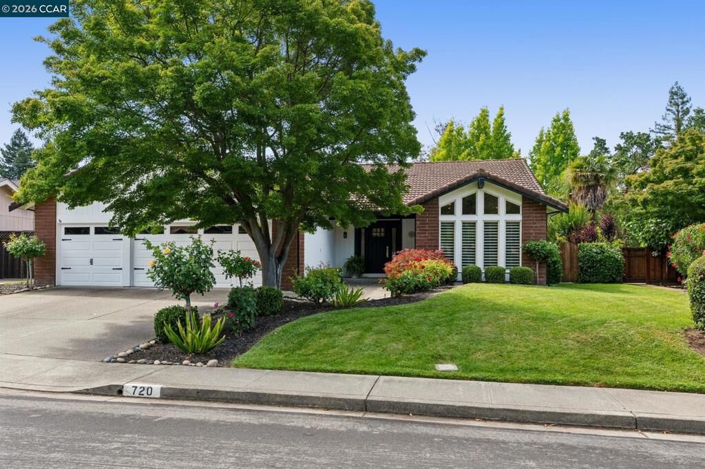 Property Photo: 720 Graham Ct CA 94526