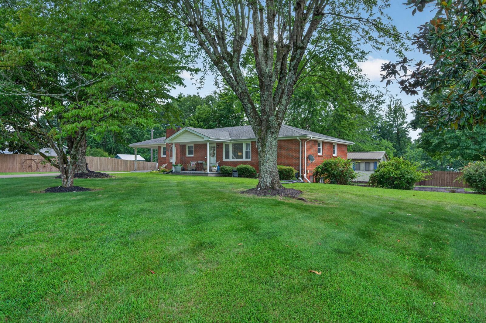 Property Photo: 2015 Highway 70 W TN 37055