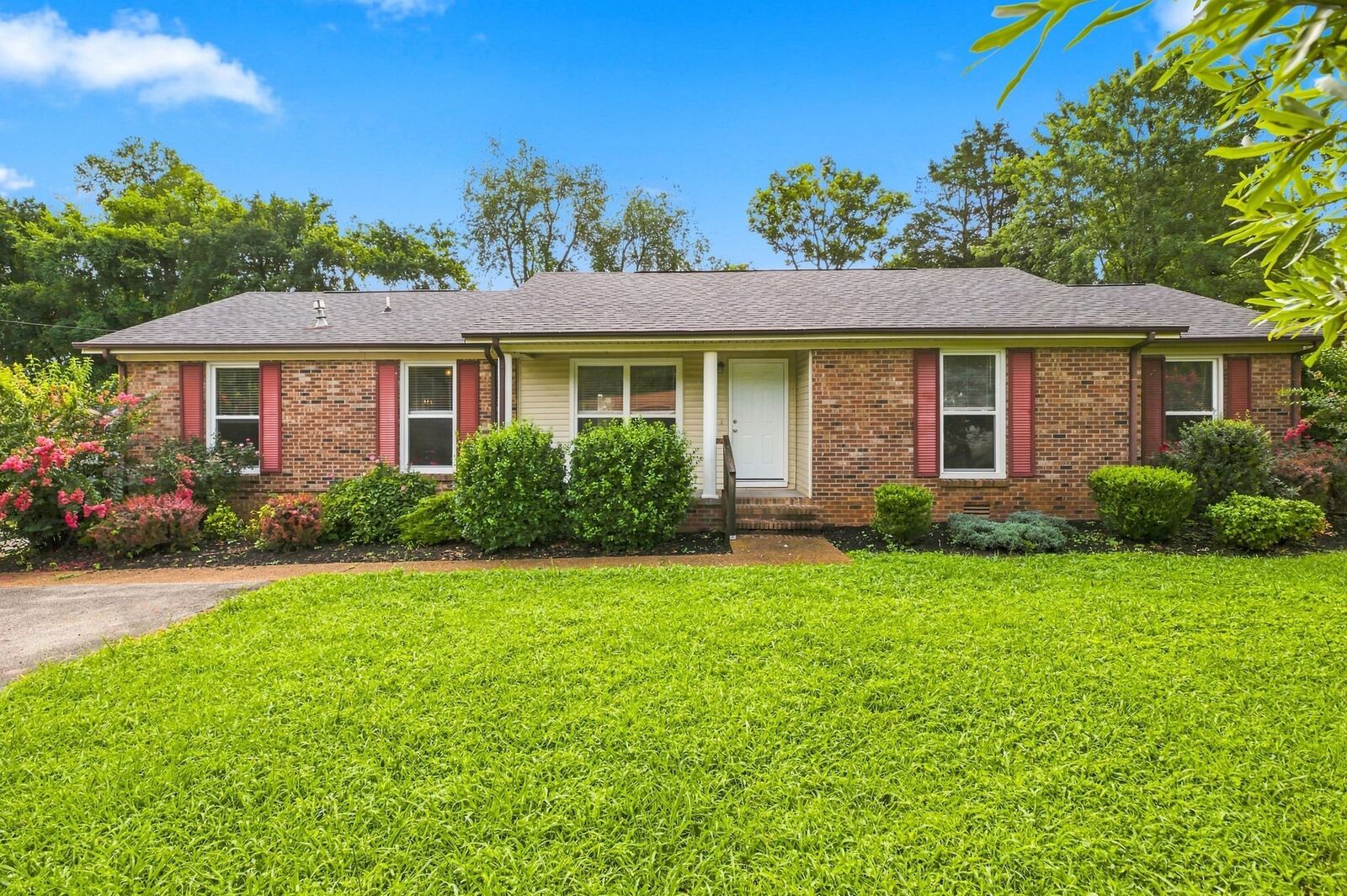 Property Photo: 2310 Tinnell Ct TN 37129