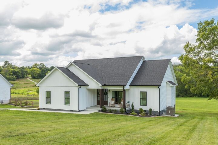 Property Photo:  214 Opossum Hollow Rd  TN 37184 
