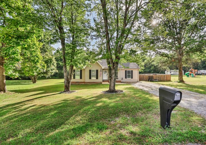 Property Photo:  2830 Hinson Rd  TN 37191 