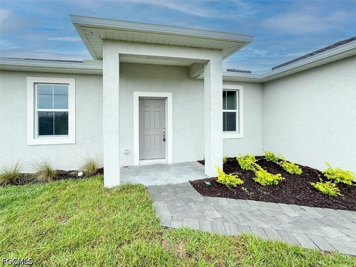 Property Photo:  512 NW 25th Avenue  FL 33993 
