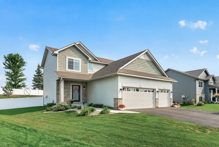 Property Photo:  972 Forest Edge Circle  MN 55352 