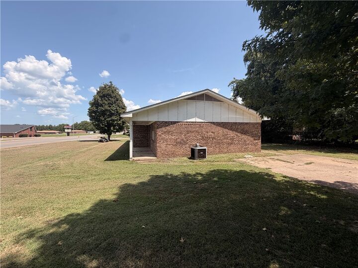 Property Photo: 1000 & 1002 E Poplar Street AR 72830