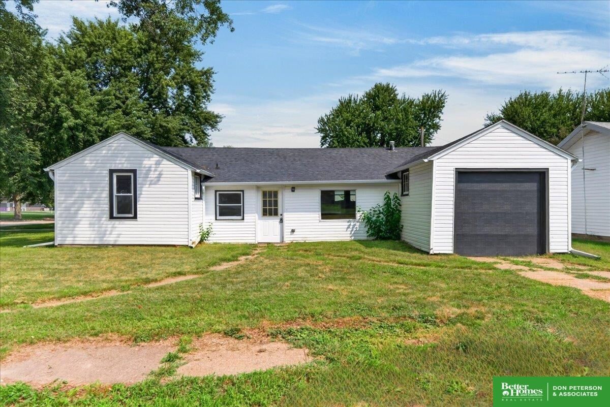 Property Photo:  922 P Street  NE 68061 