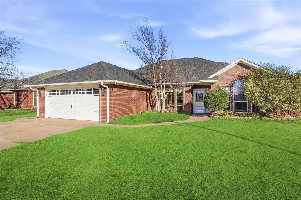 Property Photo:  3208 Peacock Lane  OK 73521 
