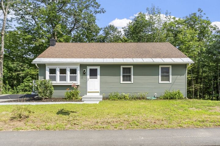 Property Photo:  399 Maple St  MA 01475 