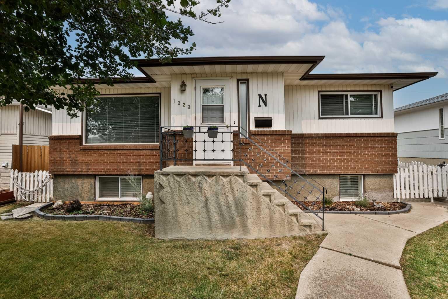 Property Photo:  1323 3A Avenue N  AB T1H 0K1 