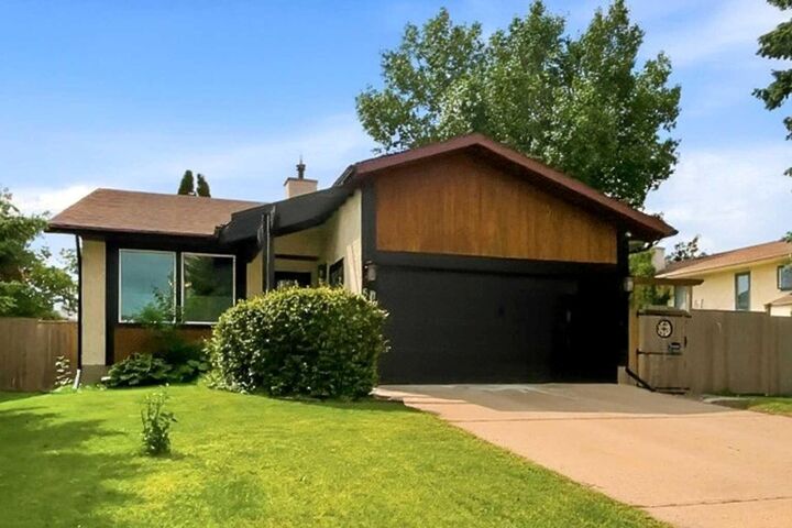 Property Photo:  60 Conners Crescent  AB T4P 2J3 