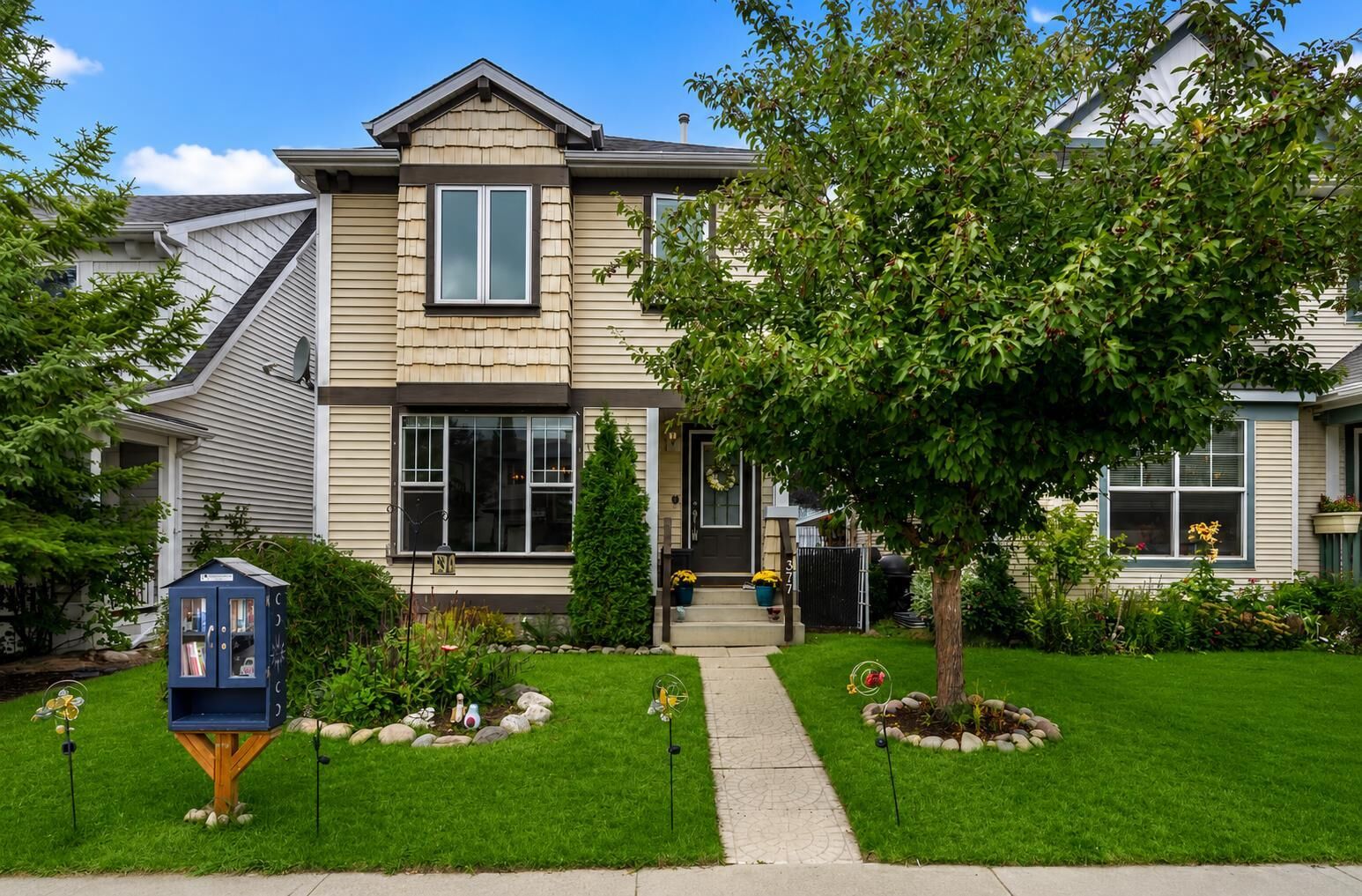 Property Photo:  377 Tuscany Valley View NW  AB T3L 2L5 