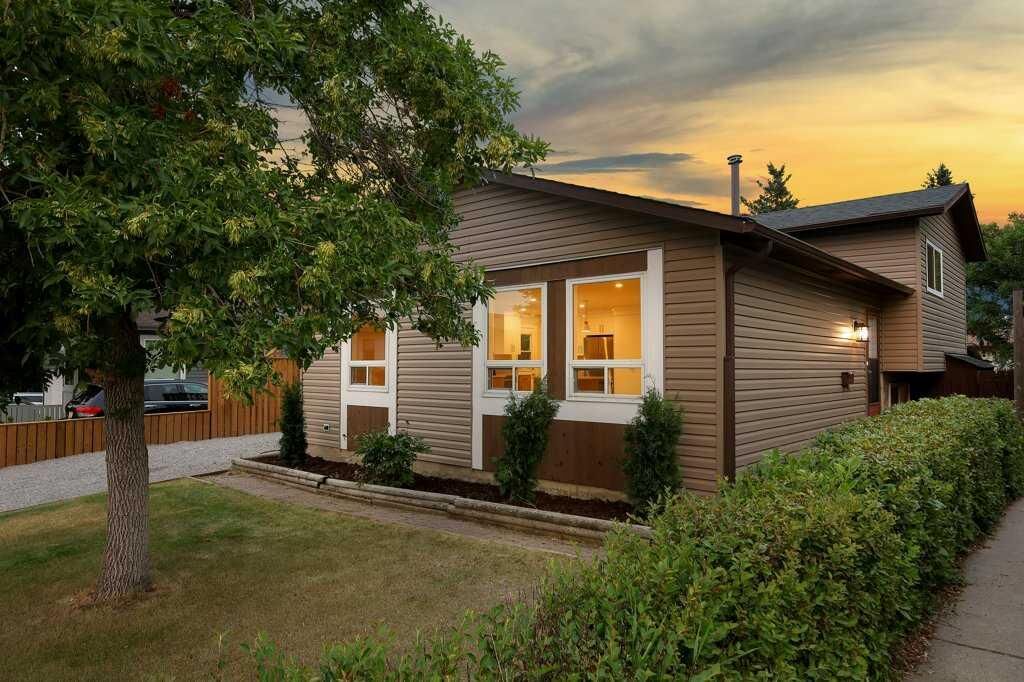 Property Photo: 20 Bernard Way NW AB T3K 2B9
