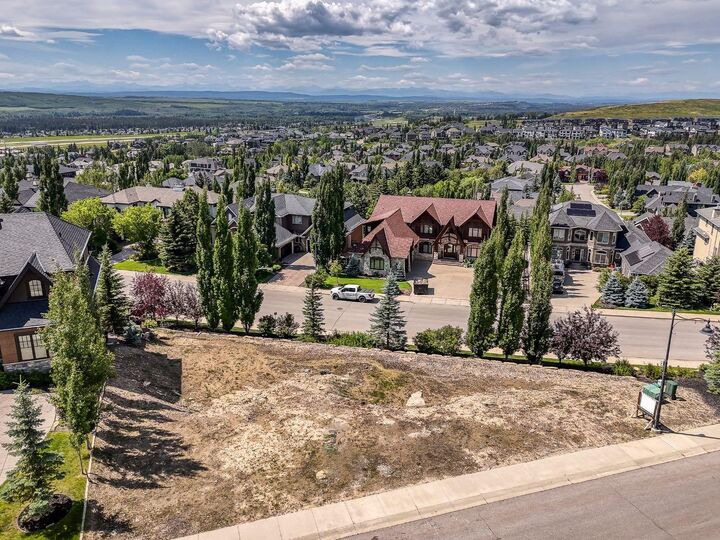 Property Photo:  7695 Elkton Drive SW  AB T3H 3X3 