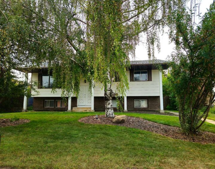 Property Photo: 165 Wilson Crescent AB T4N 5V6