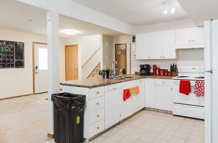 Property Photo:  10027 105 Avenue  AB T8V 1H2 