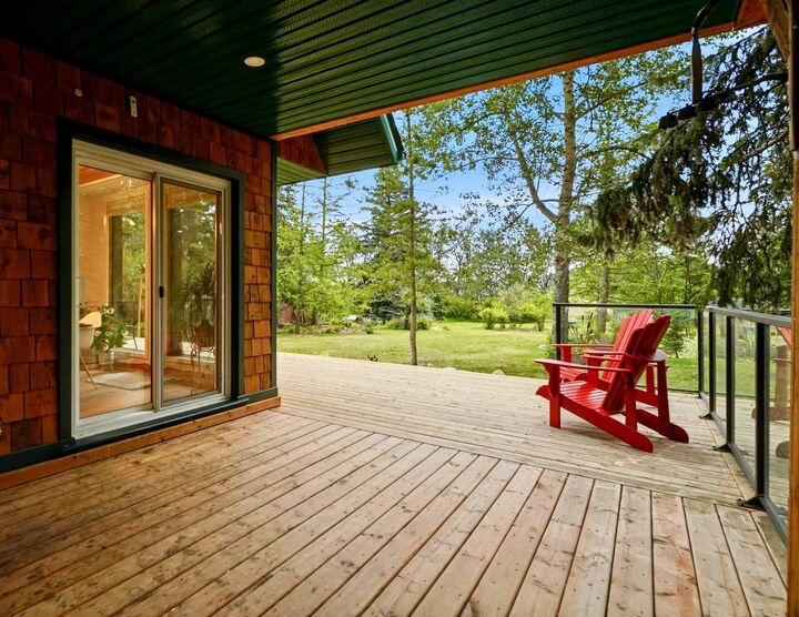 Property Photo:  725 Calkins Place  AB T0L 2A0 