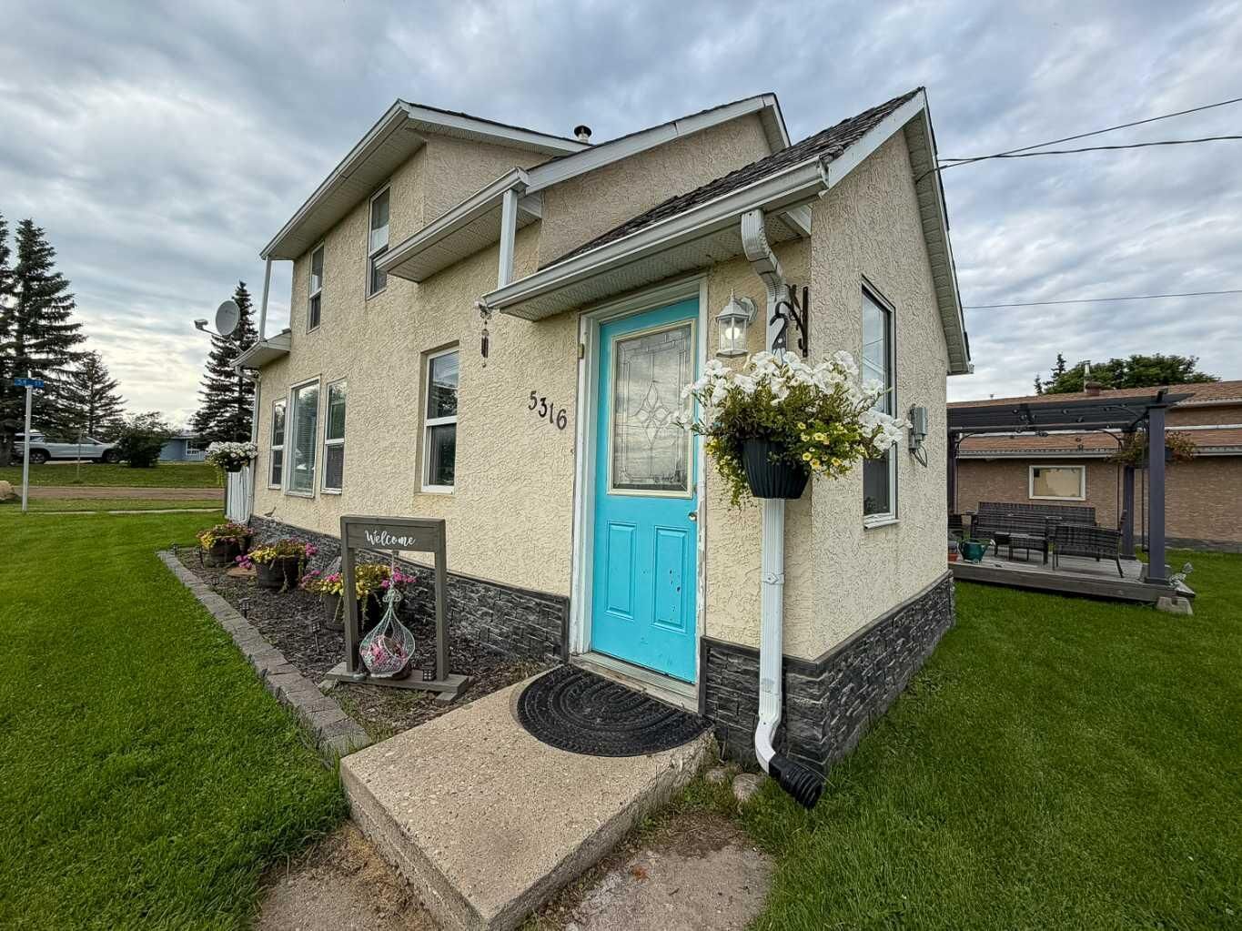 Property Photo:  5316 46 Avenue  AB T0E 1N0 