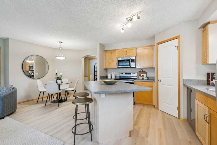 Property Photo:  7 Everridge Square SW 106  AB T2Y 5J5 