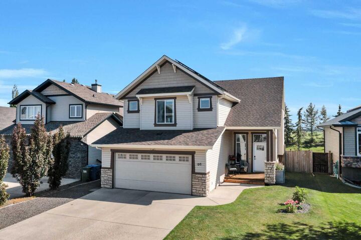 96 Valentine Crescent — photo 1