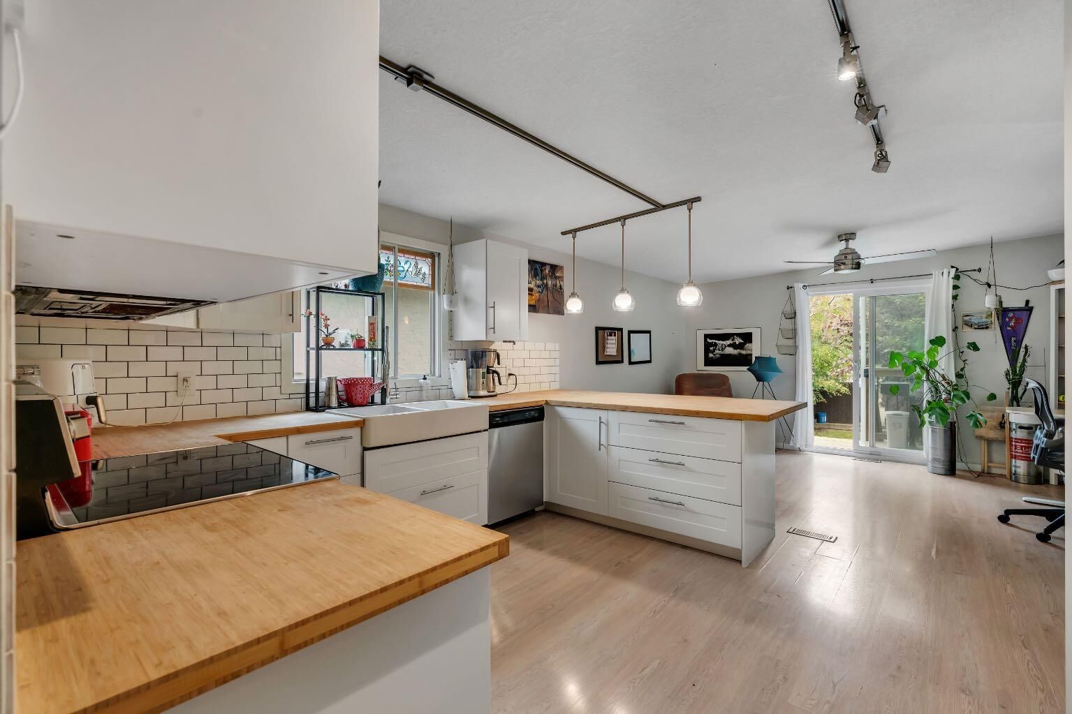 Property Photo: 431 37 Street SW AB T3C 1R7