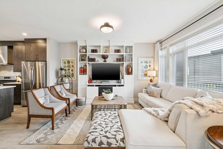 Property Photo:  17 Royal Elm Green NW  AB T3G 0G8 