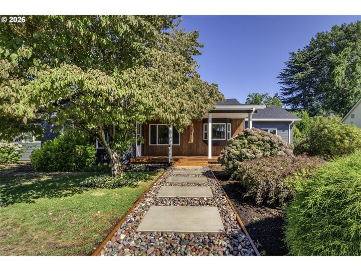 Property Photo: 352 SW 6th Ave OR 97013