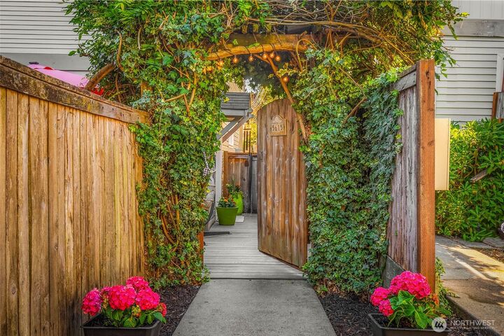Property Photo: 5615 Fauntleroy Way SW WA 98136