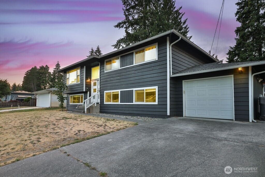 Property Photo:  4601  238th Place SW  WA 98043 