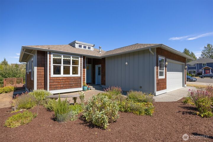 Property Photo: 1424 Cascara Court WA 98248