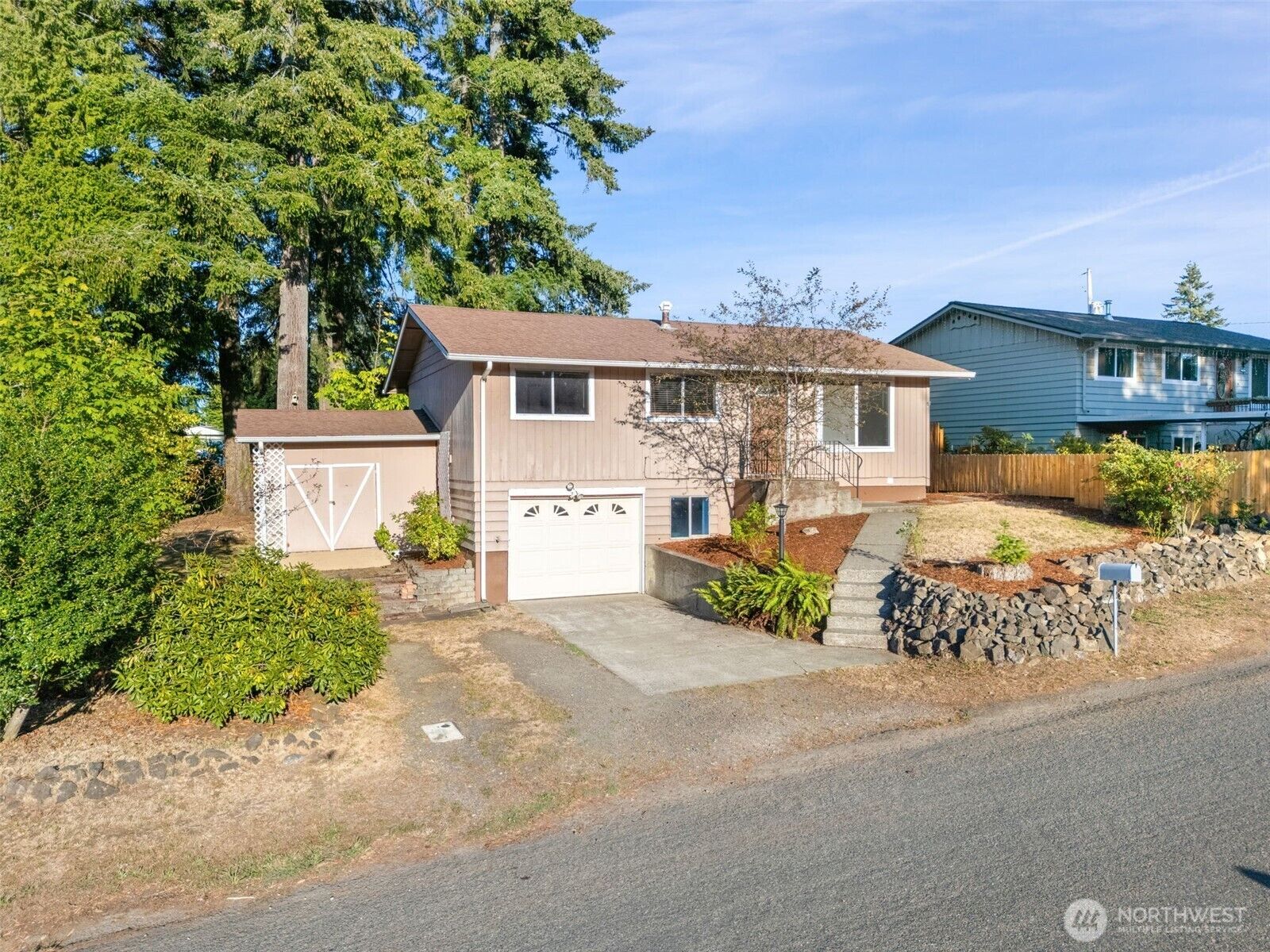 Property Photo:  1816 S 1st Street  WA 98584 