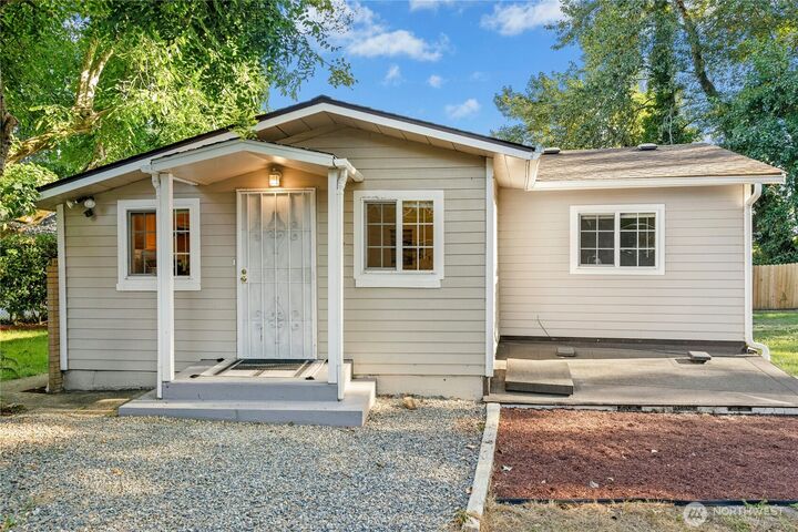 Property Photo:  469  Maple Avenue SW  WA 98057 