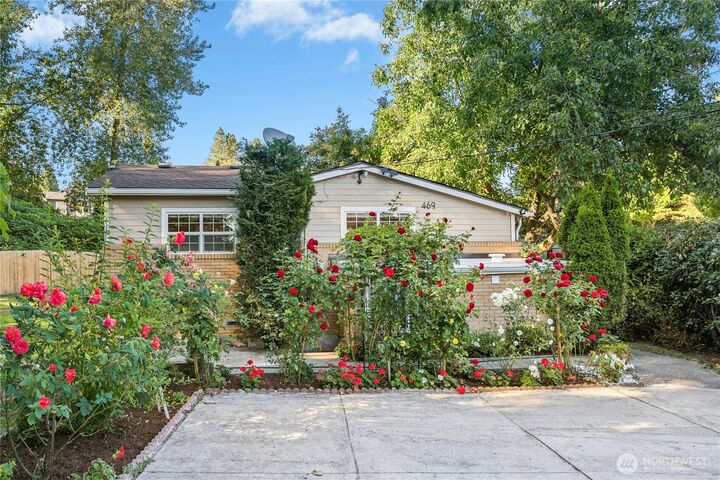 Property Photo: 469 Maple Avenue SW WA 98057