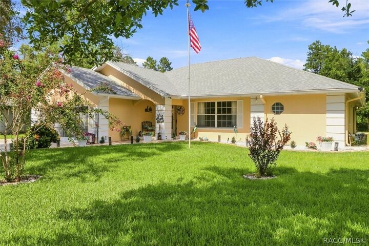 Property Photo: 6 Dusty Miller Court FL 34446