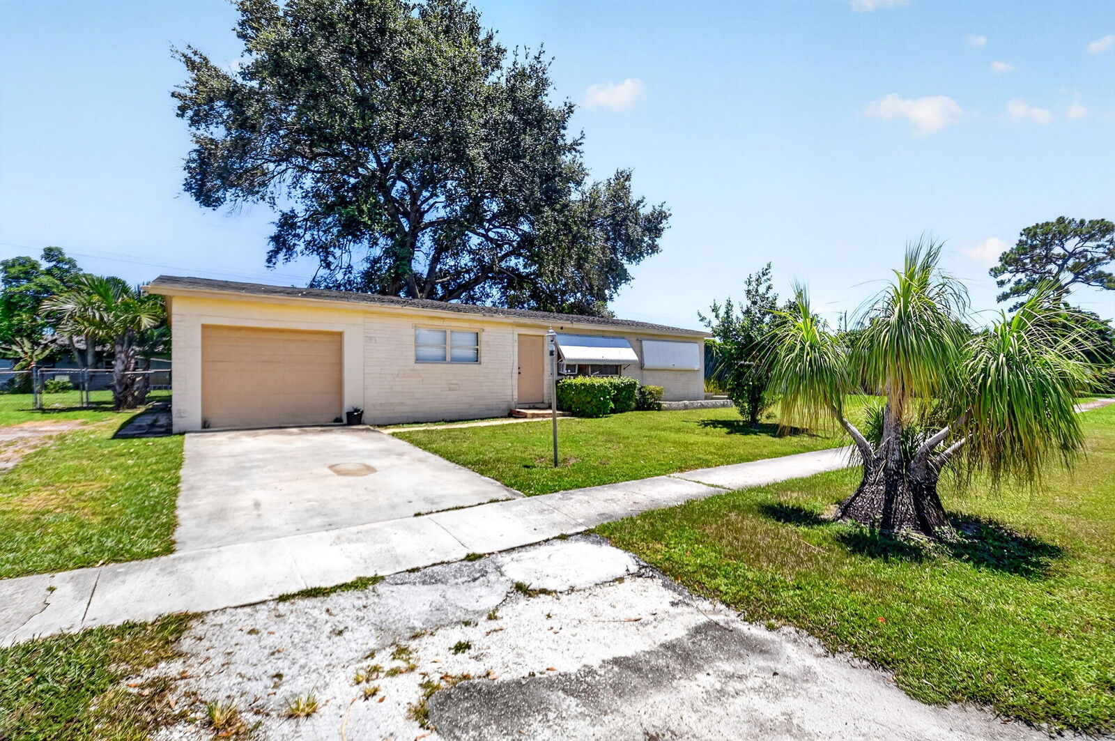 Property Photo: 1572 Woodland Avenue FL 33415