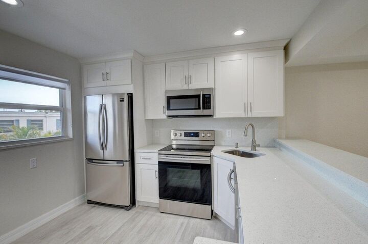 Property Photo: 398 W Camino Real 1 FL 33432