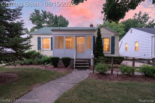 Property Photo:  9924 Nathaline  MI 48239 