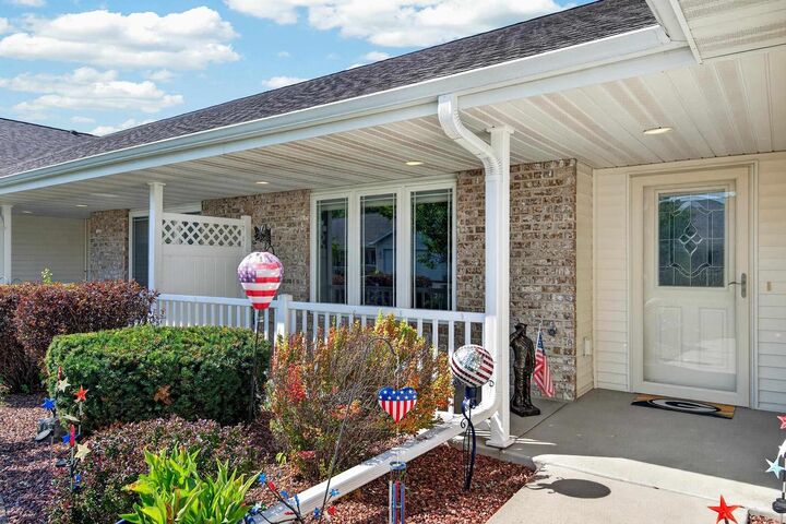 Property Photo:  93 Queens Way  WI 54935 