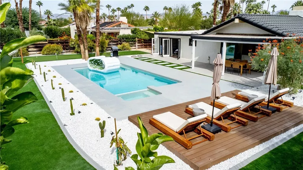 Property Photo:  515 N Burton Way  CA 92262 