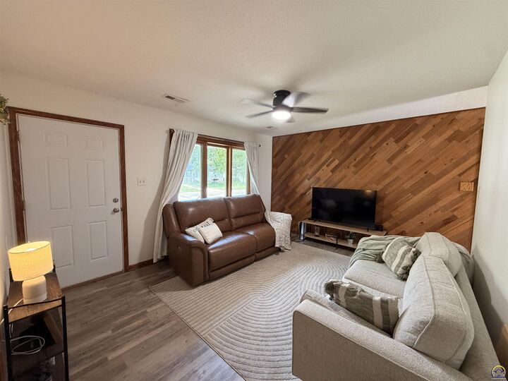 Property Photo:  4201 SW 33rd Ter  KS 66614 