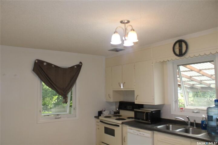 Property Photo:  711 Yorkton Avenue  SK S0A 4C0 