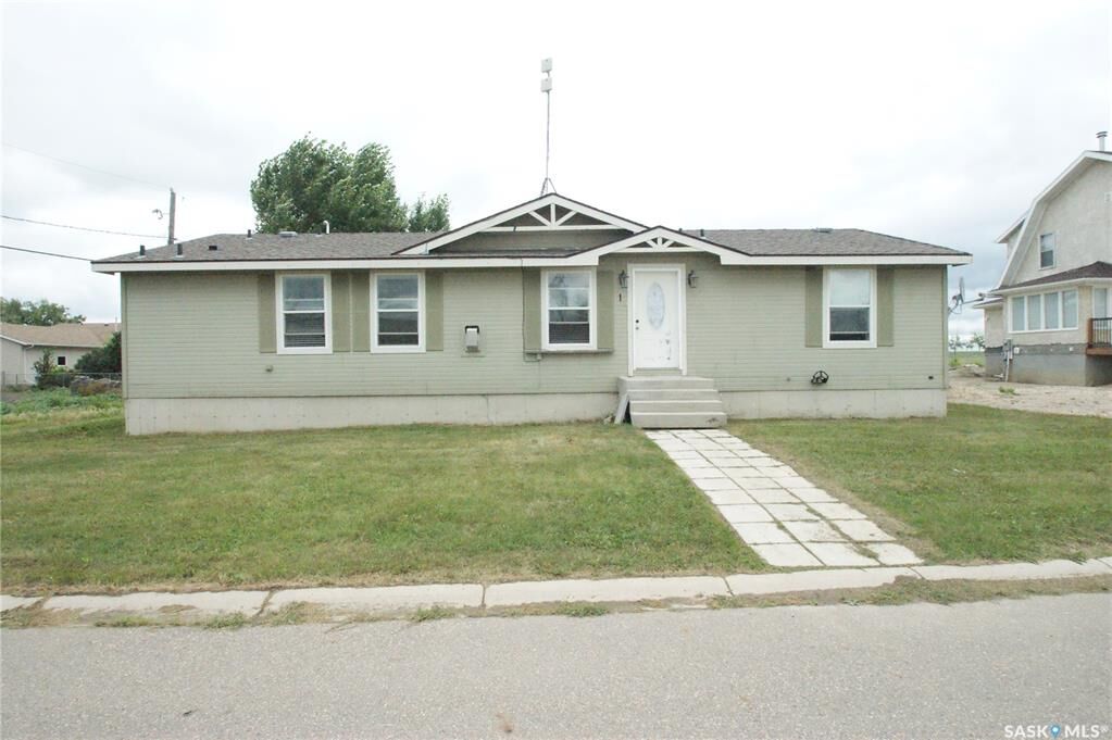 Property Photo:  1 Prairie View Crescent  SK S0K 0Z0 