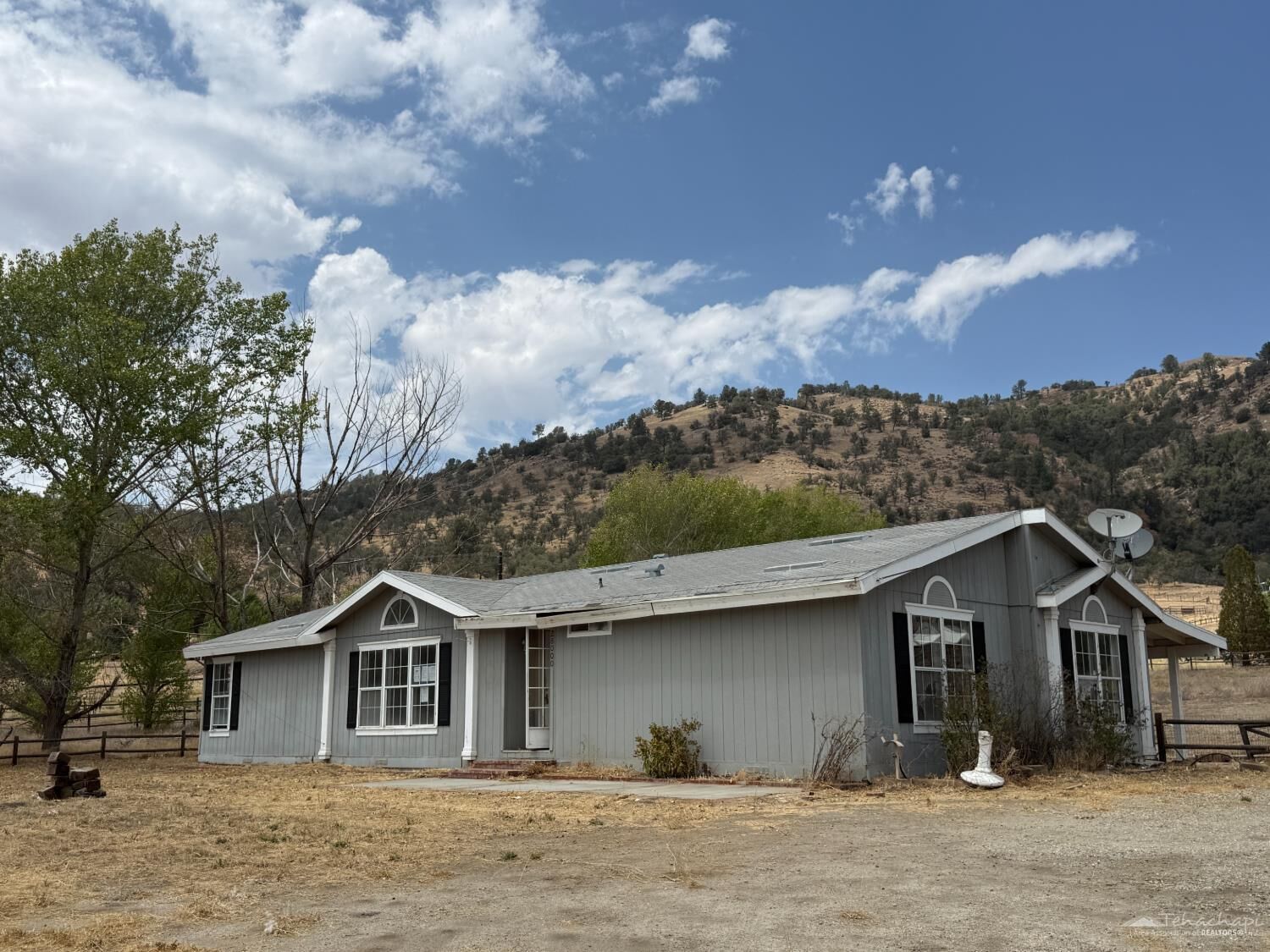 Property Photo:  28000 Cummings Valley Road  CA 93561 