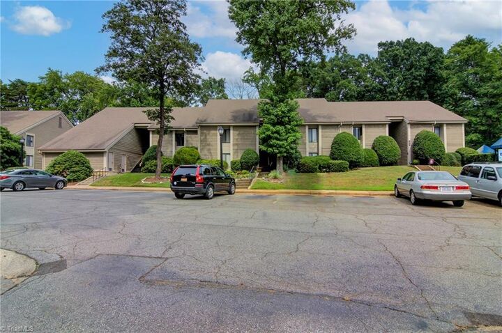 Property Photo:  1518 Benjamin Parkway D  NC 27408 