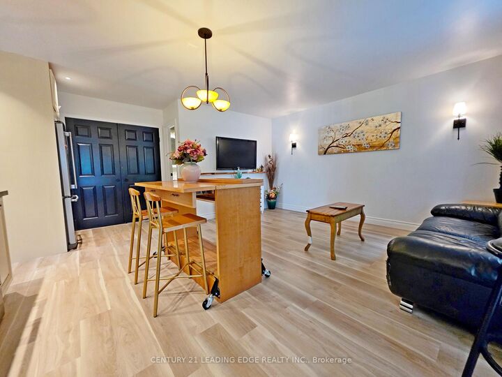 Property Photo:  260 Metro Road N B  ON L4P 3C8 